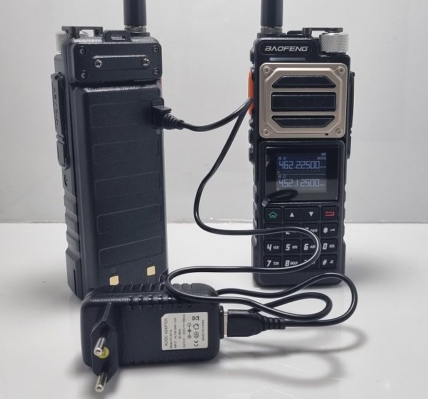 نمایندگی خرید فروش قیمت شارژر بیسیم باوفنگ UV25